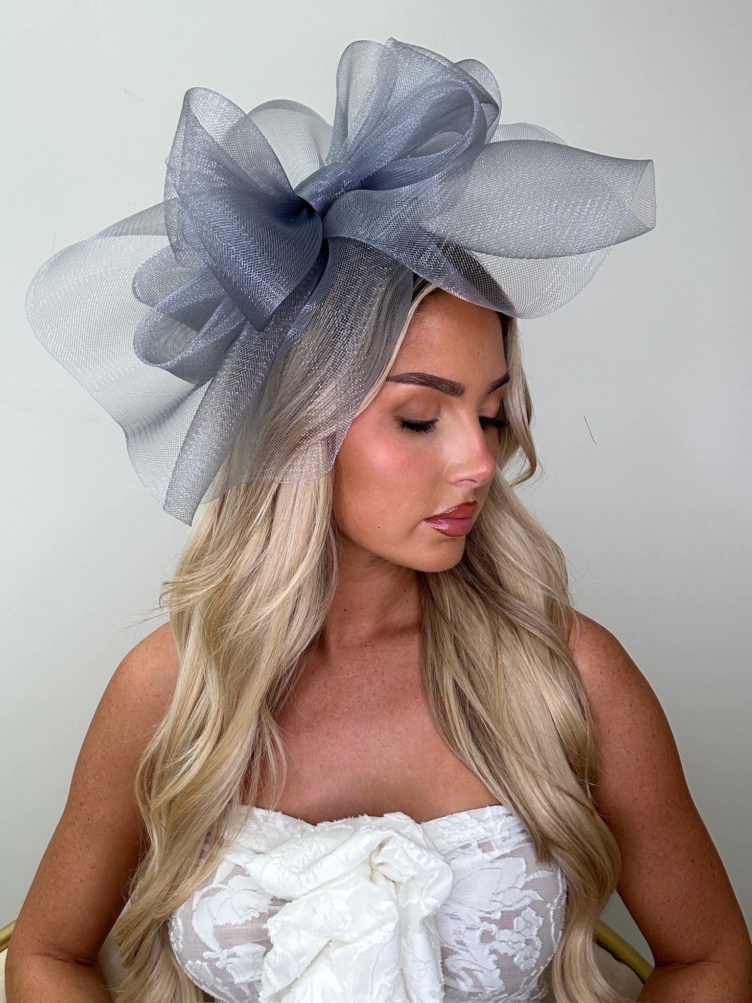 what colour fascinator with grey dress Should a Fascinator Match Your Dress or Shoes?