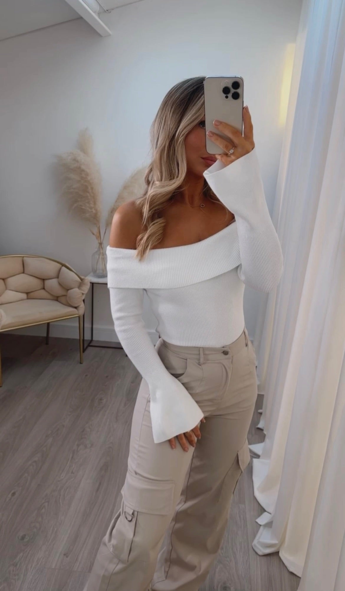 Off the shoulder Jumper white