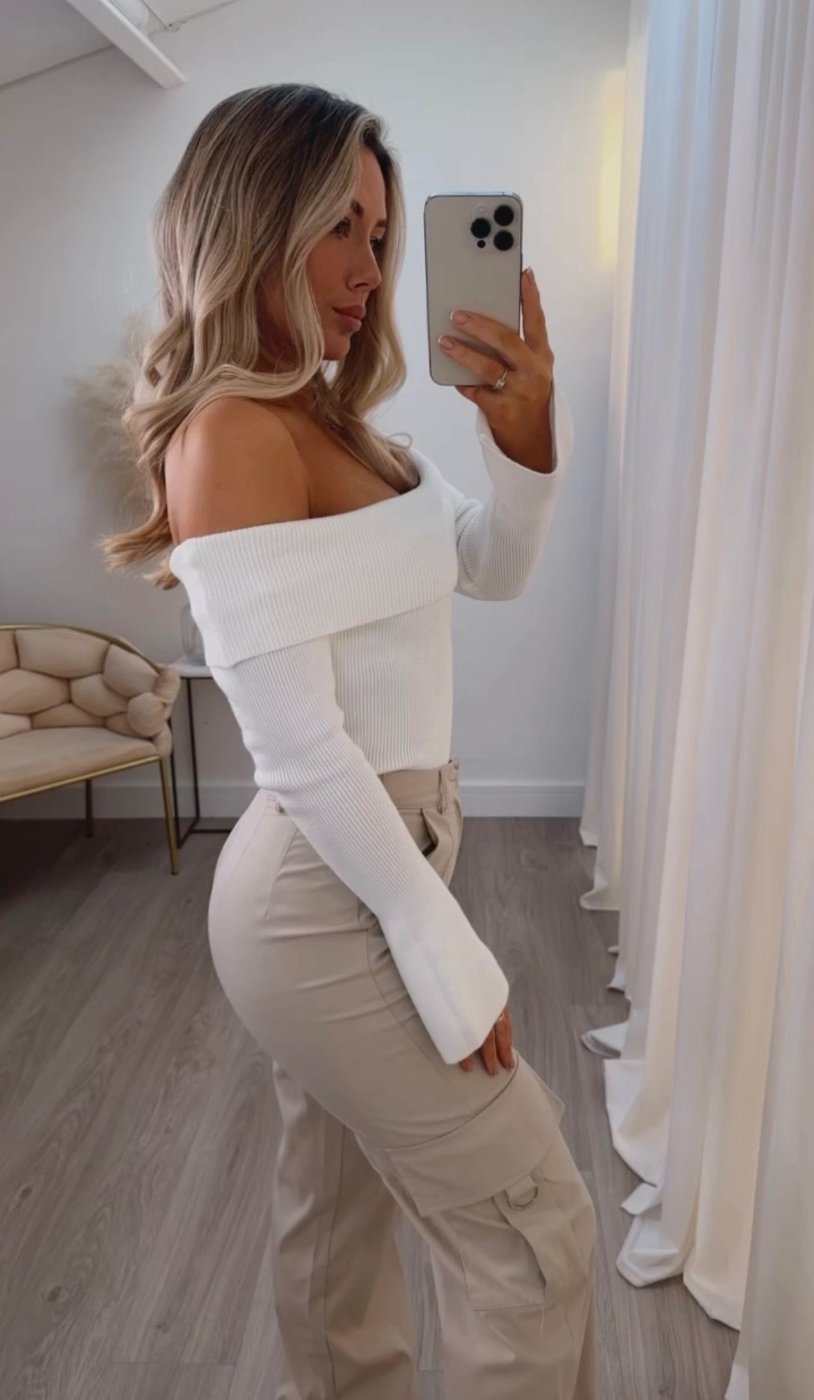 Off the shoulder Jumper white