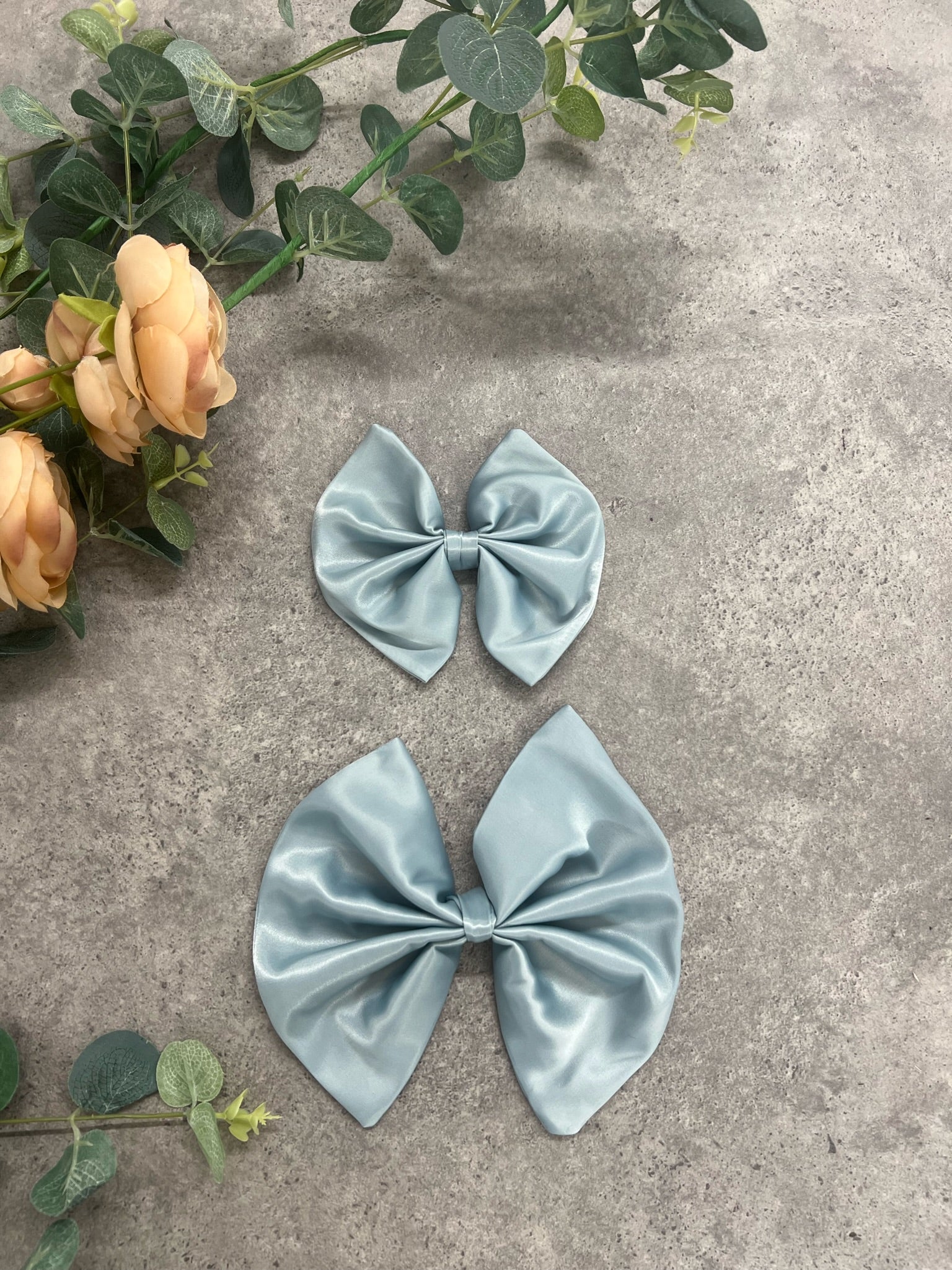 Small Bridal Bow Mineral Blue